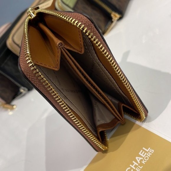 Michael Kors Jet Set Travel Medium Zip Around Card Case Vanilla NWT - Picture 14 of 16